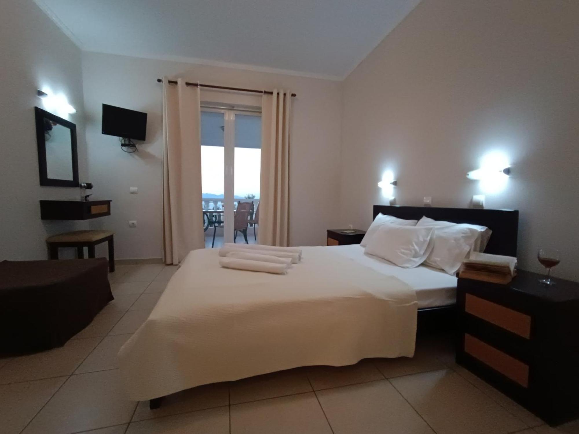 Pouliezos Koklanis Zante Apartments Alykes  Bagian luar foto