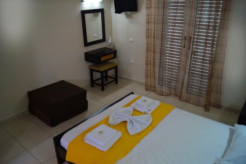 Pouliezos Koklanis Zante Apartments Alykes  Bagian luar foto